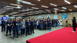 Vidurio ir vyresnieji vadovai turi bendravimo mokymus „Rhino“.